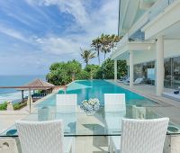 Villa Grand Cliff Ungasan, Poolside sofas